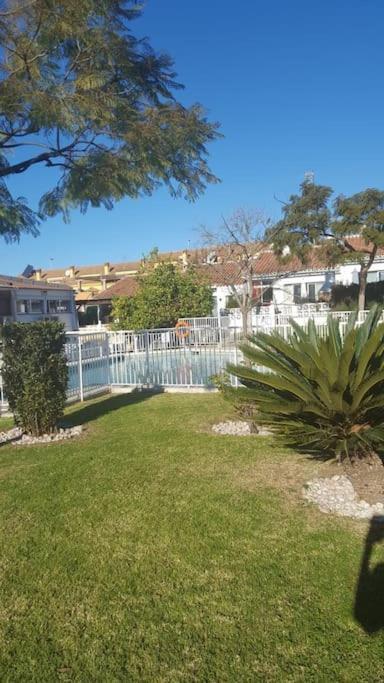 House W Shared Pool, Perfect For Small Families 丰希罗拉 外观 照片