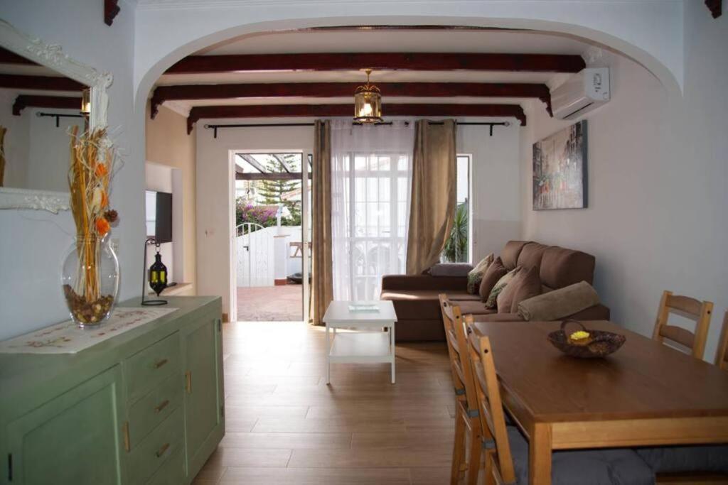 House W Shared Pool, Perfect For Small Families 丰希罗拉 外观 照片